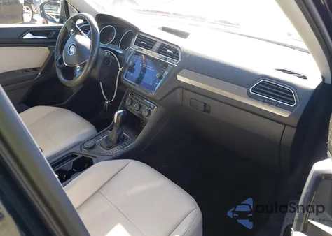 2020 Volkswagen Tiguan 2.0T Se/2.0T Se R-Line Black/2.0T Sel z USA, uszkodzony, nr VIN 3VV2B7AX8LM027974